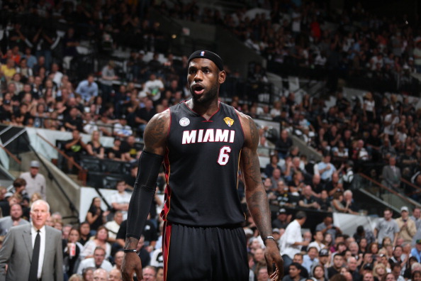 丹尼尔斯达成生涯第400次抢断，NBA历史第六年轻（丹尼尔斯生涯抢断破400，成NBA史上第六年轻达成者）