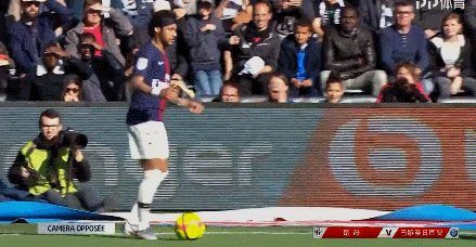 西蒙斯：很开心见到孙兴慜，他是热刺传奇&我很荣幸继承7号