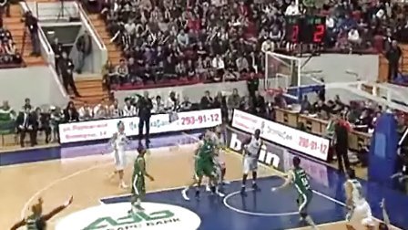 英超3-1大冷门！11.4亿豪门轰然倒下 升班马终结4连败逃离降级区（英超3-1爆冷！总身价11.4亿豪门倒下，升班马止住四连败跃出降级区）