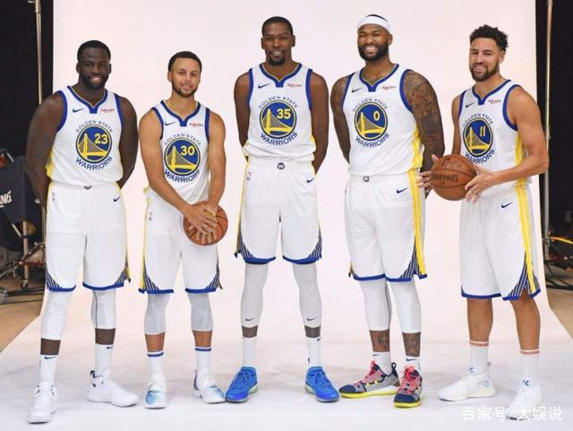 热议U22男足输越南：五后卫+偏哨都输了，非要国际日去忙全运（U22男足不敌越南引热议：五后卫失灵、判罚存争，偏在国际日分心全运）