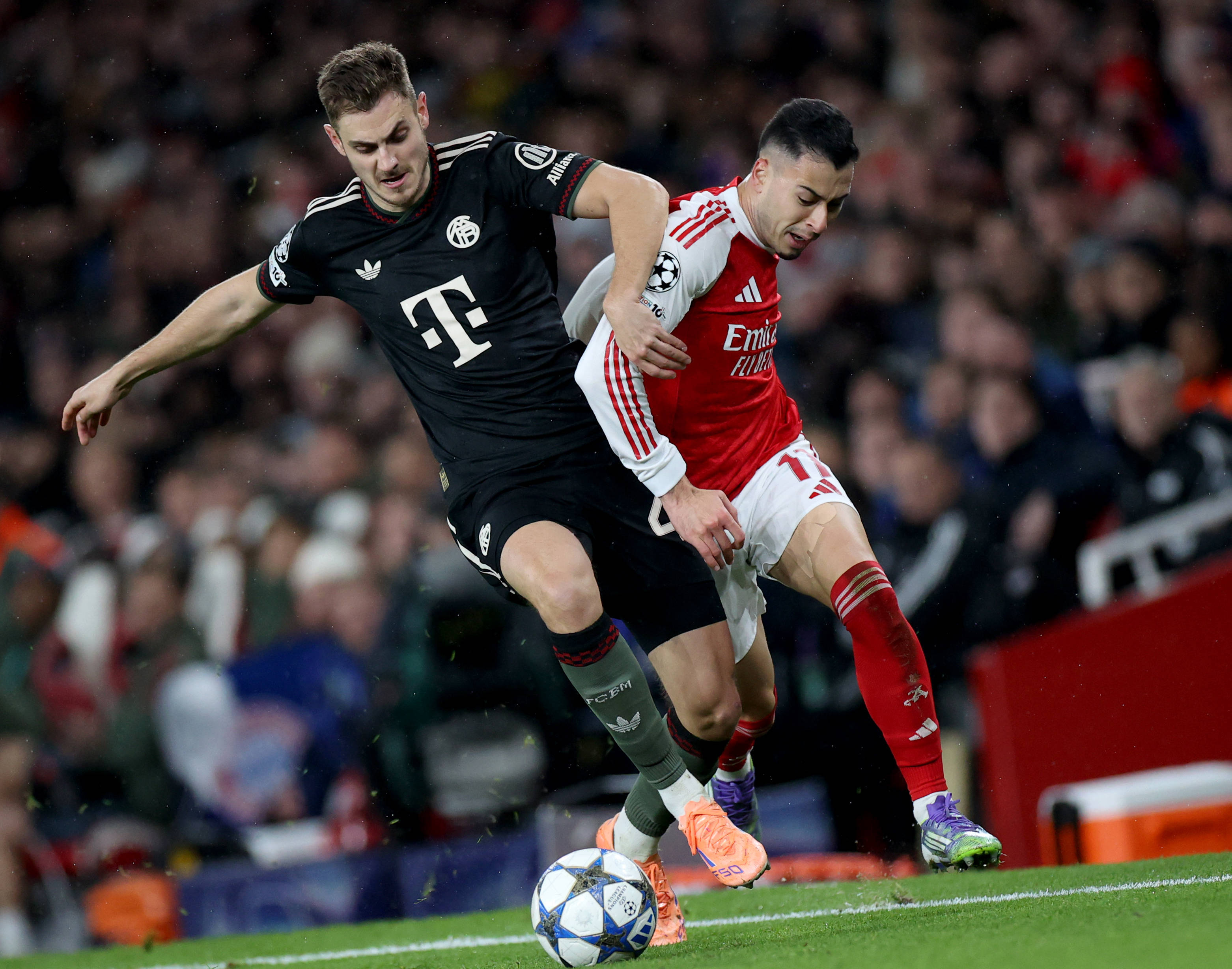 库珀·弗拉格进攻不稳定，投篮准度不足，体能和三分球需提升。（库珀·弗拉格攻端起伏大，投射稳定性欠佳，体能与三分仍需加强）