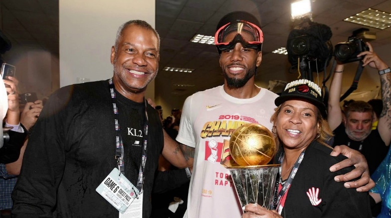 情绪不佳，吉拉西在下半场被换下时拒绝与主教练科瓦奇握手（下半场被换下，情绪不佳的吉拉西拒与主帅科瓦奇握手）