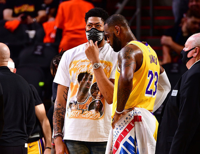 半场战报：皇马0-1赫罗纳，欧纳希建功，姆巴佩破门被吹（上半场战报：皇马0-1赫罗纳，欧纳希破门，姆巴佩进球被判无效）