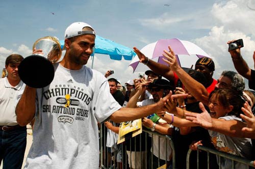 活塞vs老鹰前瞻：康宁汉姆PK杰伦·约翰逊，活塞冲三连胜（活塞迎战老鹰前瞻：康宁汉姆对决杰伦·约翰逊，活塞冲击三连胜）