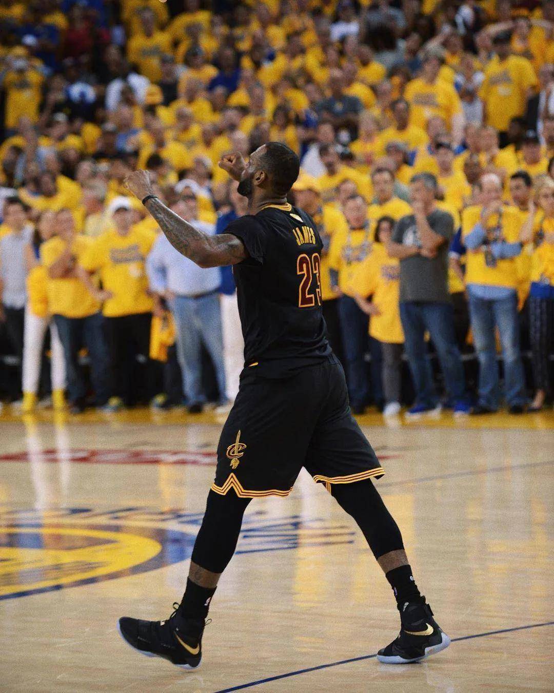 就要和你贴贴！曼联利物浦相爱相杀 积分死缠焦孟不离（曼联利物浦爱恨交织，积分缠斗难解难分）