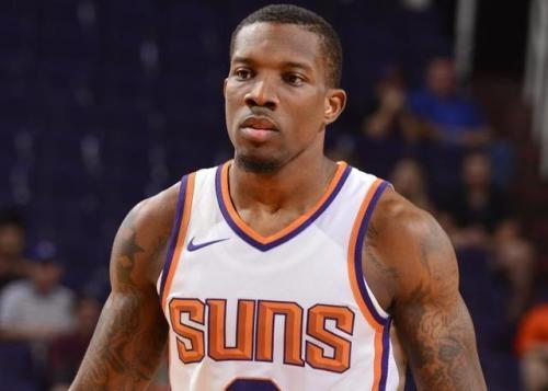 他被换下那一刻，全场愣住（他被换下瞬间，全场惊呆）