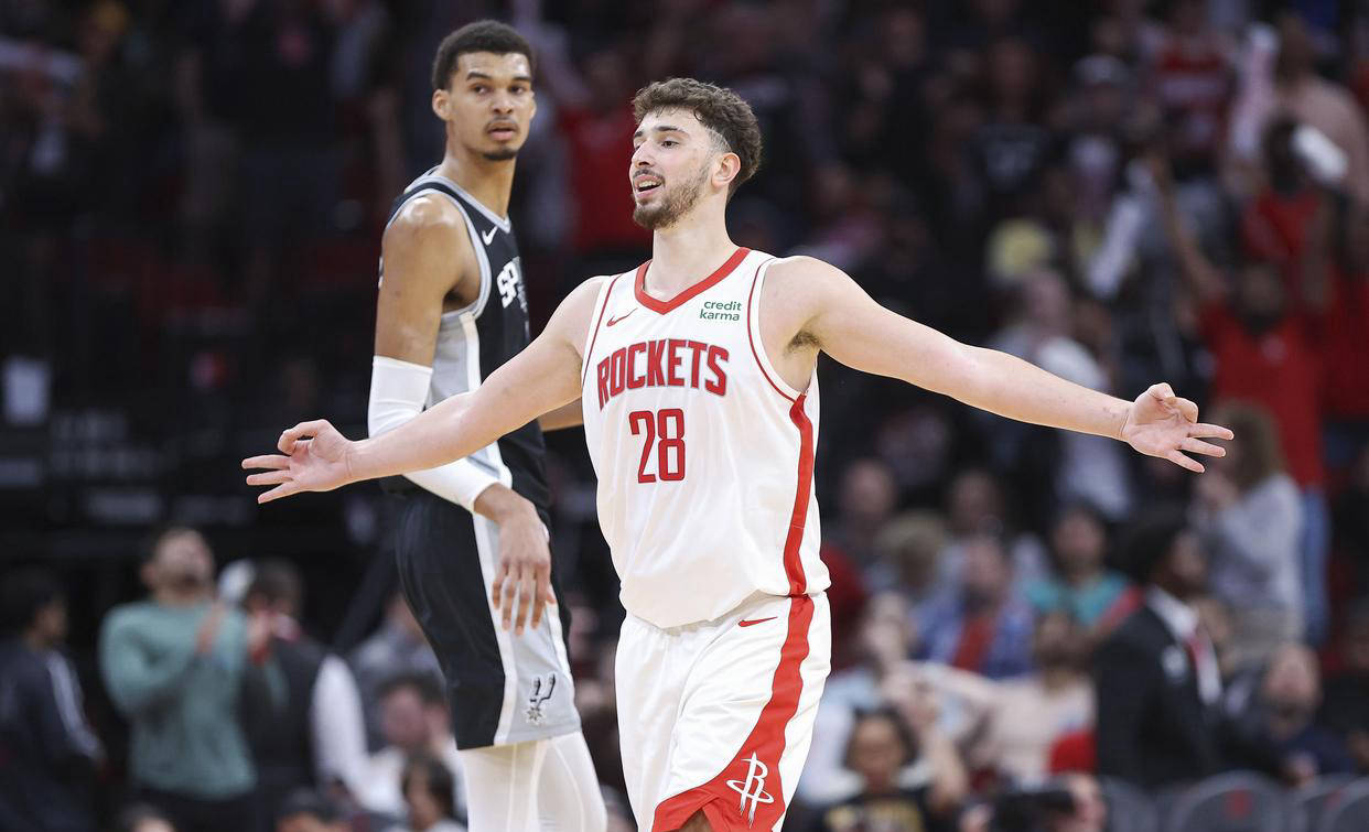 武体教授谈三镇输海牛：线上线下骂声一片，还不如上全替补（武体教授评三镇不敌海牛：线上线下骂声四起，不如派全替补出战）