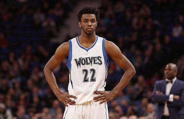 亚精英赛半场：陈威屡献神扑力保城池，海港0-0柔佛新山（亚精英赛半场：陈威高接低挡稳住阵脚，海港0-0暂平柔佛新山）