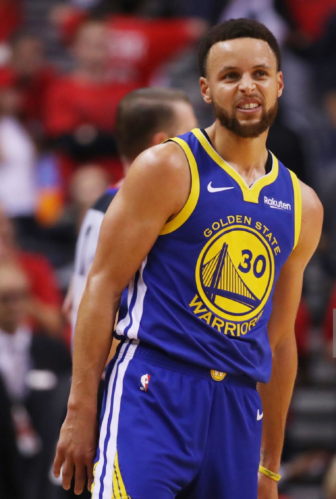 湖人半场高效，两项命中率均超5成，两队狂轰16记三分（半场火力全开！湖人双命中率破50%，两队合飙16记三分）