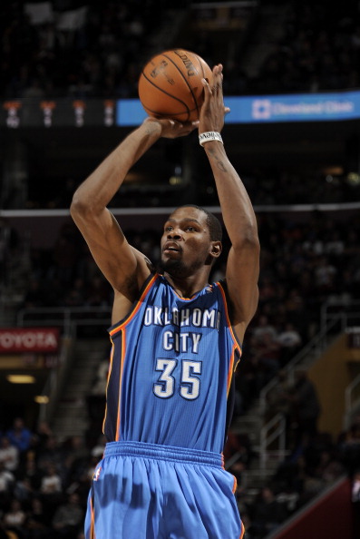 数据网站公布DPOY获奖概率：霍姆格伦居首，大幅领先文班（统计网站发布DPOY概率榜：霍姆格伦领跑，显著领先文班亚马）