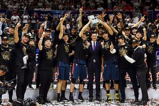 帕拉迪诺：我对下半场表现很满意，那不勒斯排榜首当之无愧（帕拉迪诺：下半场发挥令人满意，那不勒斯位居第一实至名归）