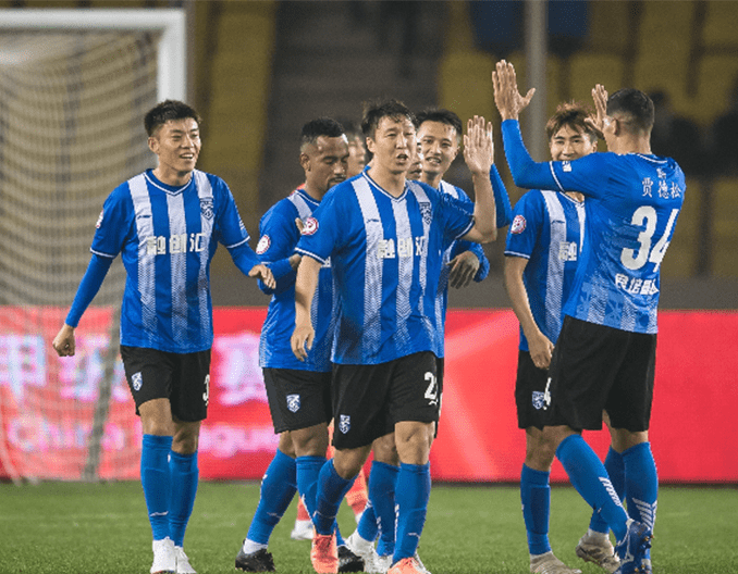 快船下半场进攻崩盘：科比-布朗得分超过哈登和小卡，末节6分钟仅得2分（快船下半场进攻失灵：科比-布朗得分压过哈登和小卡，末节最后6分钟仅拿2分）