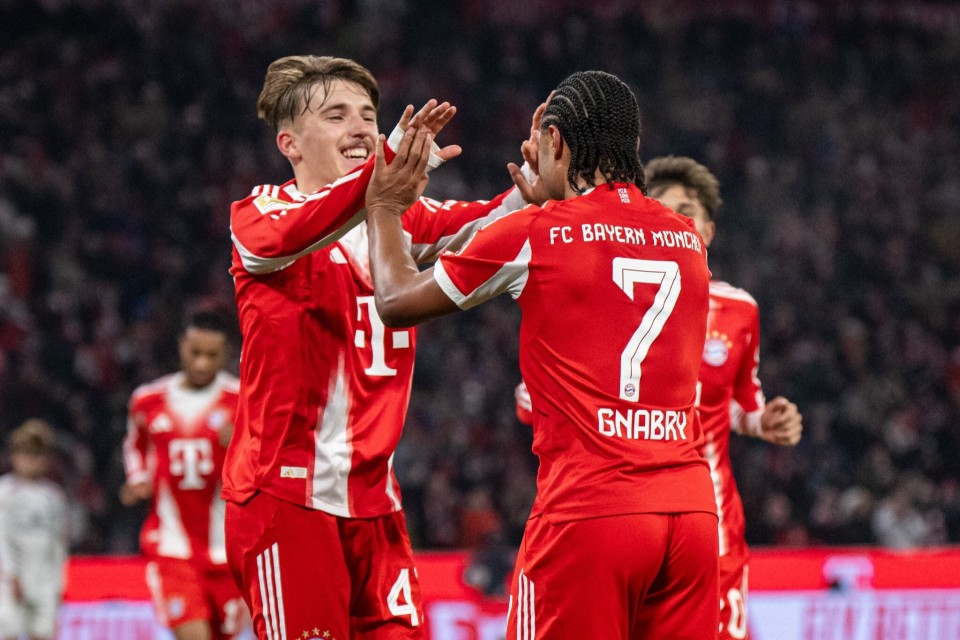 这队传球流畅得像跳舞（这队传球如舞步般丝滑）